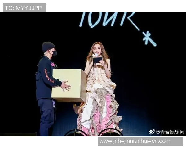 张靓颖足球宝贝:青春与激情交织的绿茵场上闪耀之星 张靓颖足球宝贝:青春与激情交织的绿茵场上闪耀之星